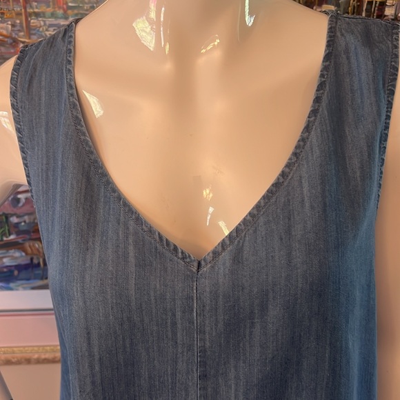 SLEEVELESS V-NECK TENCEL DENIM TOP - Picture 3 of 6